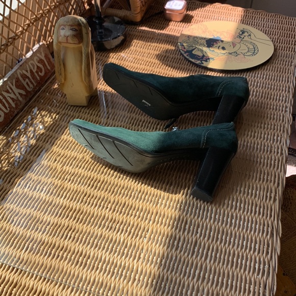 Bandolino Forest green comfy suede shoes - Picture 6 of 6